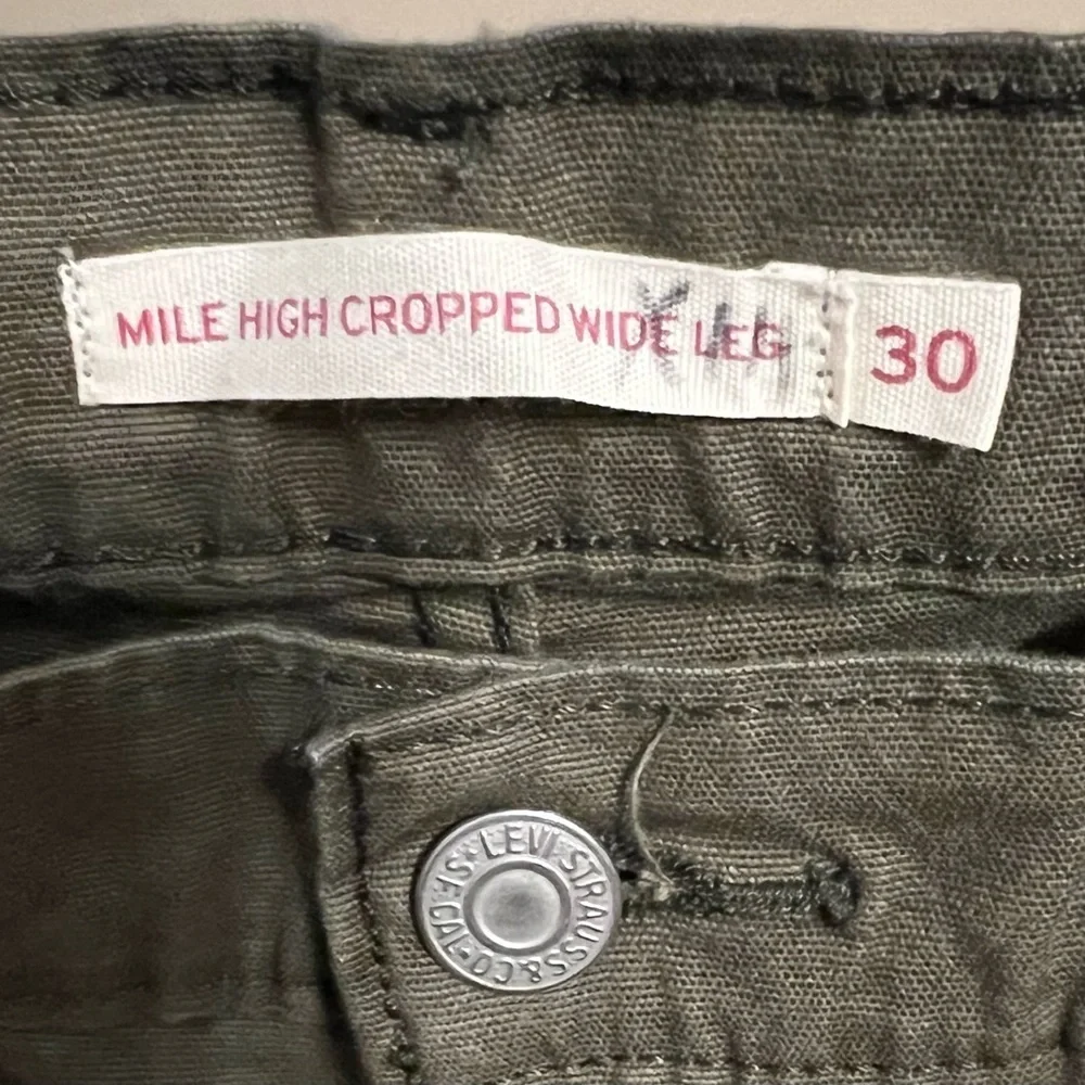 Levi’s Mile High Cropped Wide Leg Pants Size 30 • Olive Green